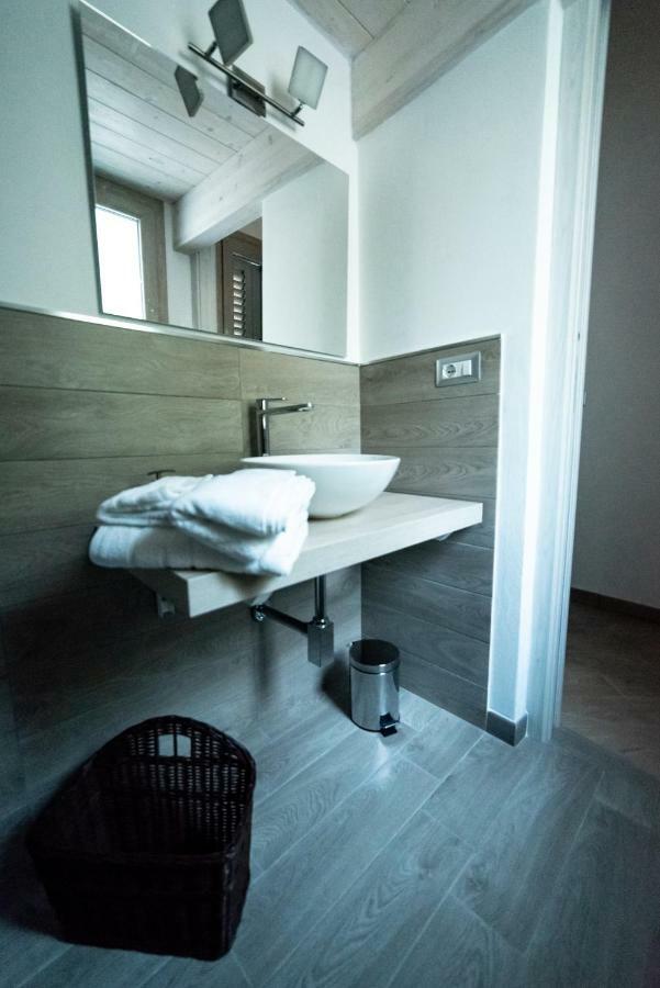 Bed and Breakfast Memento Ossi Exteriér fotografie
